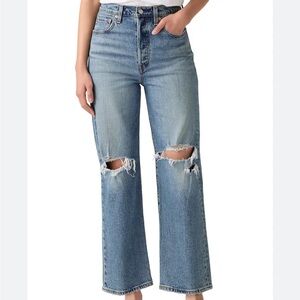 Levi’s rib cage straight ankle size 28